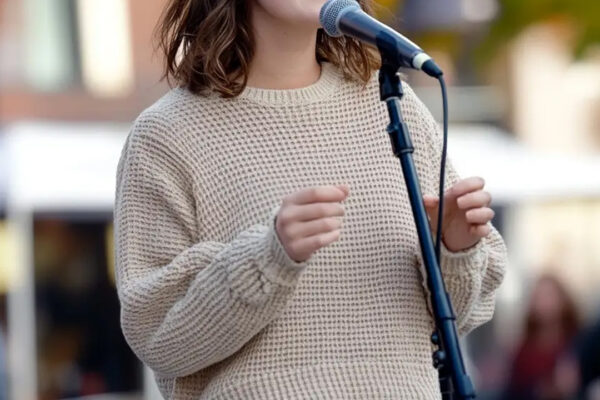 I Heard a Young Woman on the Street Singing the Same Song My Daughter Sang Before Going Missing 17 Years Ago, So I Went Closer